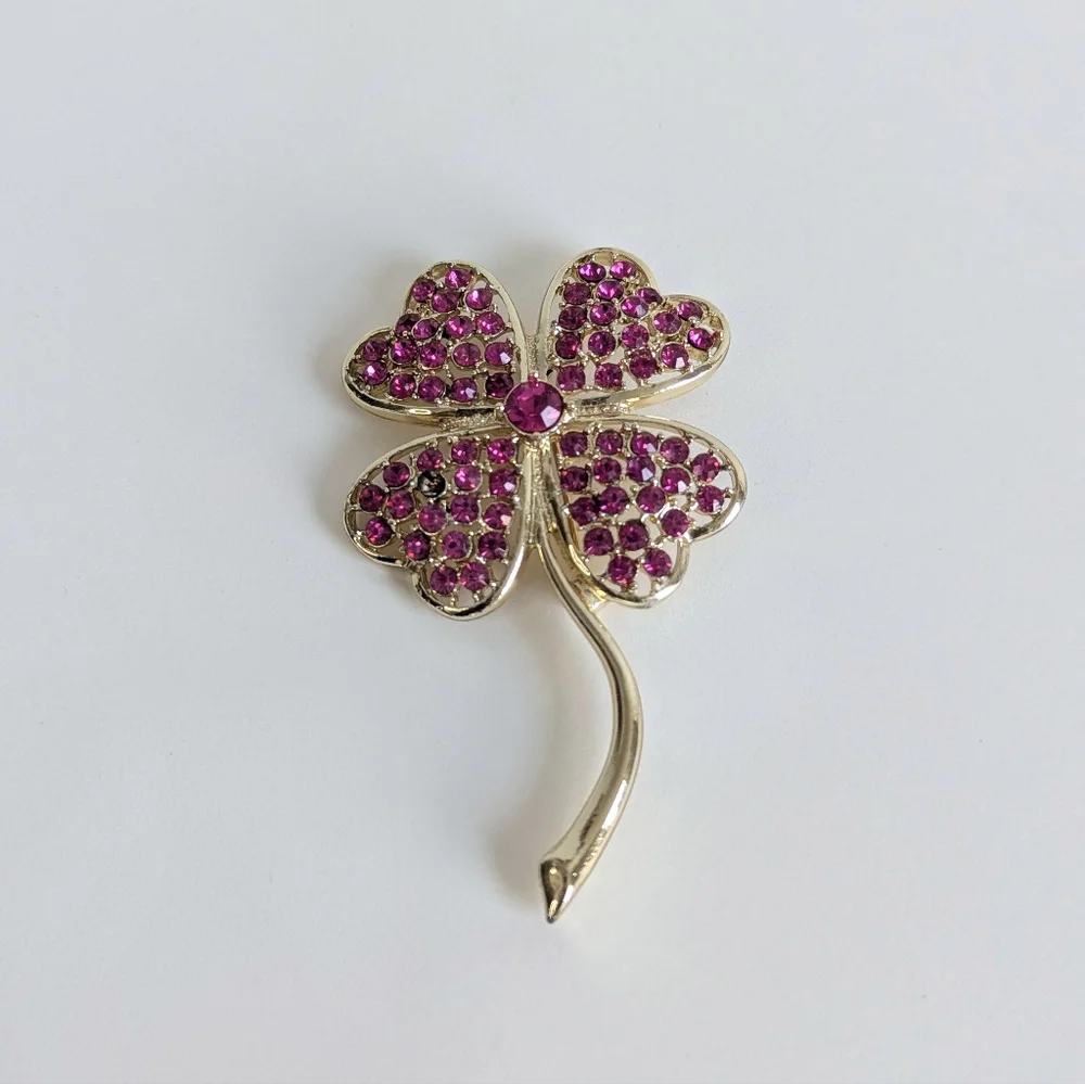 Vintage Sarah Coventry 4-Leaf Clover Brooch Fuchsia Rhinestone Lucky Charm Pin - Picture 3 of 9
